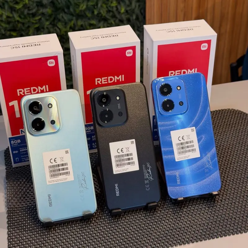 Celulares lacrados com as caixas